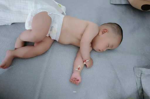 南漳宝宝脚心出汗怎么回事